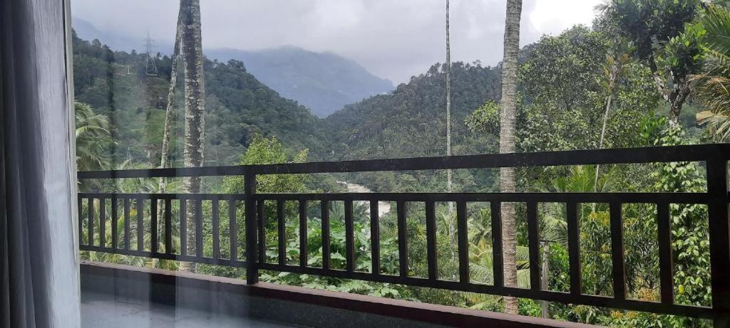 Linn View Home Stay Munnar Exteriör bild
