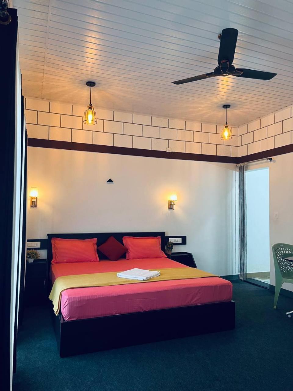 Linn View Home Stay Munnar Rum bild